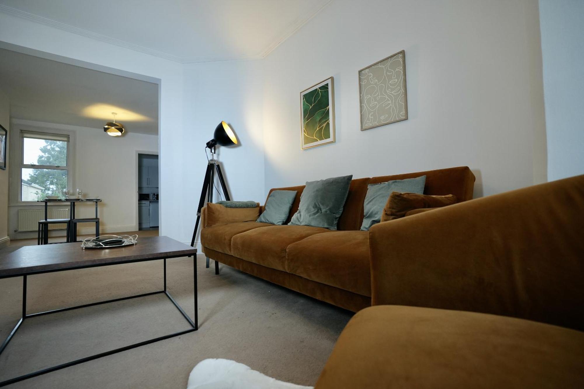 Spacious Two-Bedrooms House, Private Parking, Contractors, Relocators Oxford Exterior foto